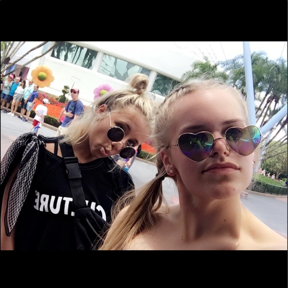 Meet your Posher, Carly - Picture 1 of 1